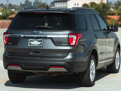Used 2019 Ford Explorer XLT w/ Equipment Group 201A image 9