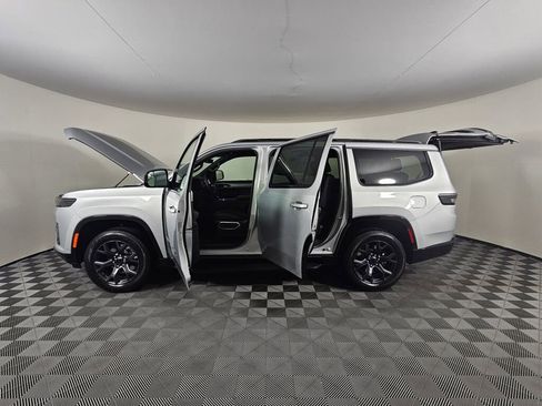 New 2026 Jeep Grand Wagoneer Limited image 17