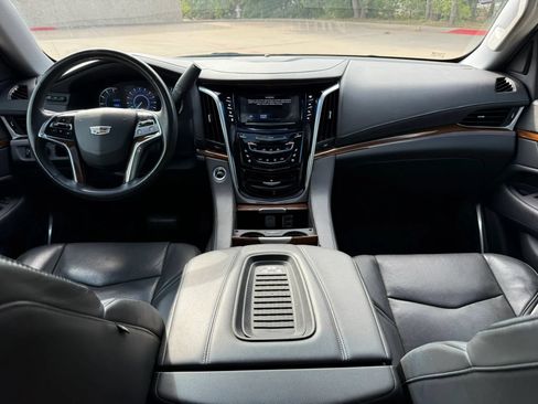 Used 2020 Cadillac Escalade Premium Luxury RWD image 16