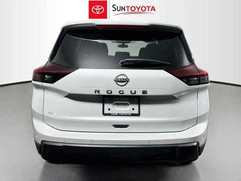 Used 2025 Nissan Rogue SV FWD image 5