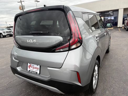 Used 2023 Kia Soul LX w/ LX Technology Package FWD image 8