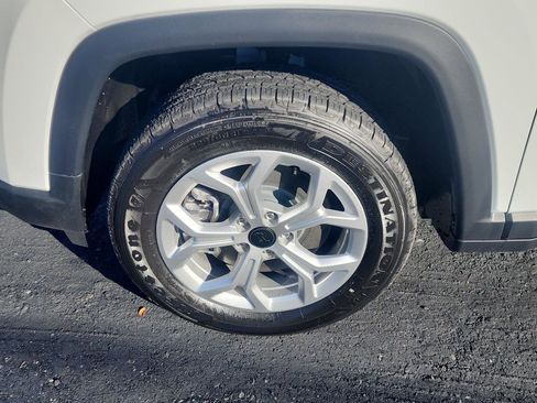 New 2026 Jeep Compass Latitude image 9