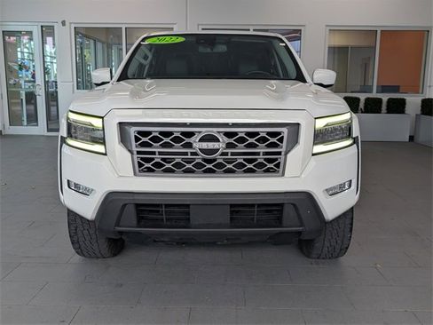 Used 2022 Nissan Frontier SV w/ SV Premium Package image 2