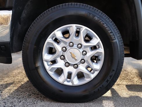 Used 2024 Chevrolet Silverado 2500 LTZ image 40