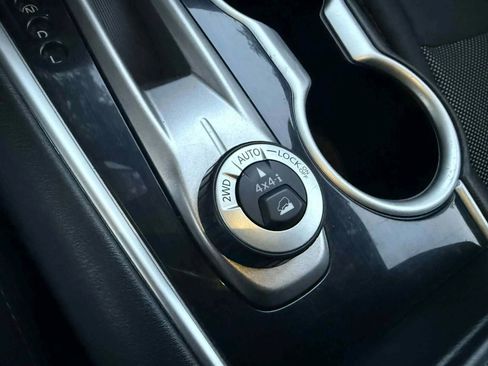 Used 2017 Nissan Pathfinder SV image 18