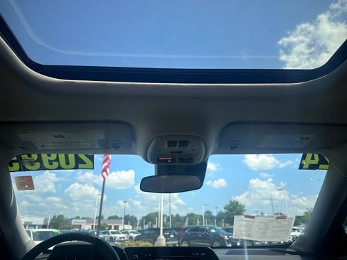 Used 2024 Chevrolet Trax ACTIV w/ Sunroof Package FWD image 15