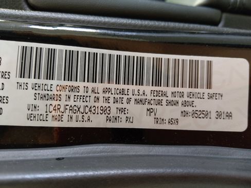 Used 2018 Jeep Grand Cherokee Laredo AWD/4WD image 33
