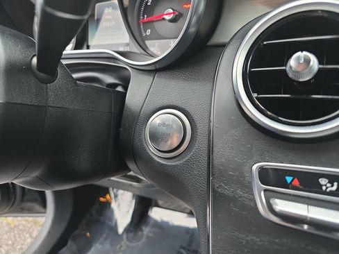 Used 2019 Mercedes-Benz GLC 300 4MATIC image 19