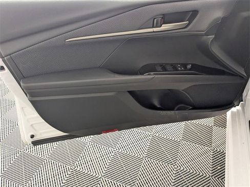 Used 2025 Toyota Camry SE image 10