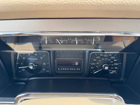 Used 2010 Lincoln Navigator 4WD image 19