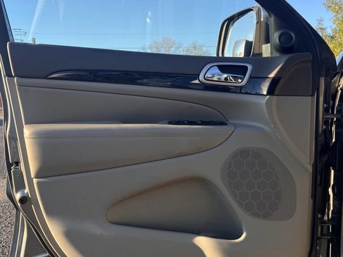 Used 2012 Jeep Grand Cherokee Laredo image 11