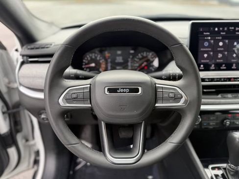 Used 2024 Jeep Compass Latitude AWD/4WD image 13