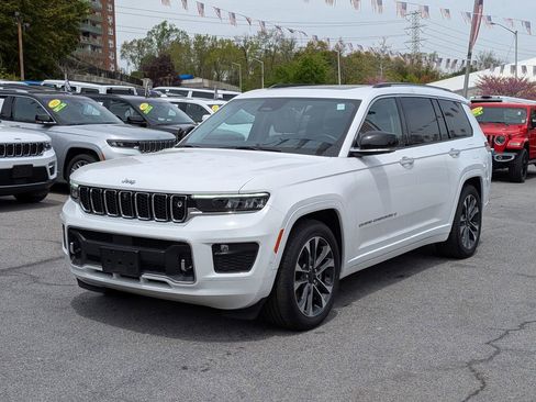 Used 2023 Jeep Grand Cherokee L Overland w/ Advanced Protech Group III AWD/4WD image 2