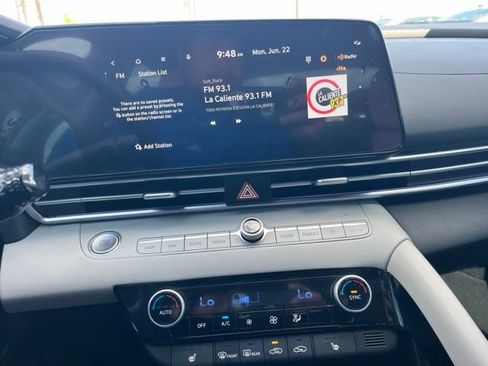 Used 2025 Hyundai Elantra Limited FWD image 14