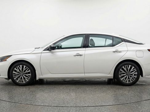 Used 2025 Nissan Altima 2.5 SV image 5