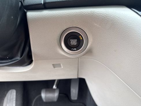 Used 2023 Chrysler Pacifica Touring-L FWD image 23
