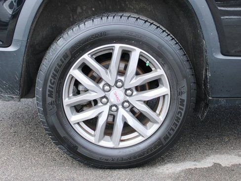 Used 2017 GMC Acadia SLE image 35