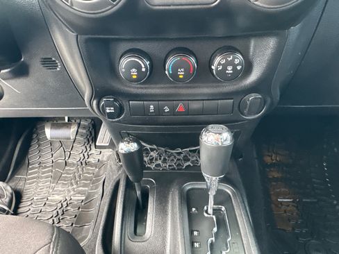 Used 2014 Jeep Wrangler Unlimited Sport w/ Connectivity Group AWD/4WD image 12