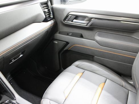 Used 2025 GMC Sierra 2500 AT4 image 29