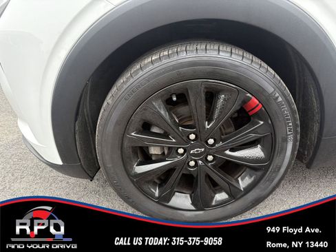 Used 2023 Chevrolet Bolt EUV Premier w/ Sun & Sound Package FWD image 9