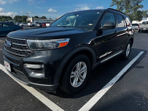 Used 2021 Ford Explorer XLT w/ Equipment Group 202A AWD/4WD image 1