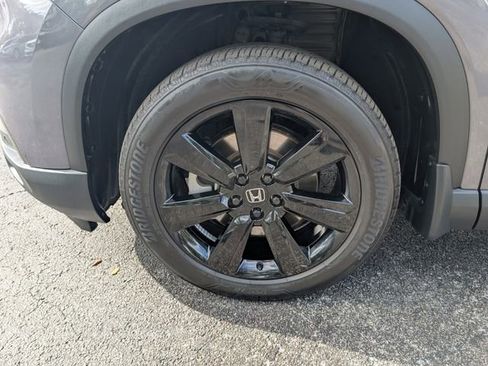 Used 2025 Honda Pilot Black Edition image 9