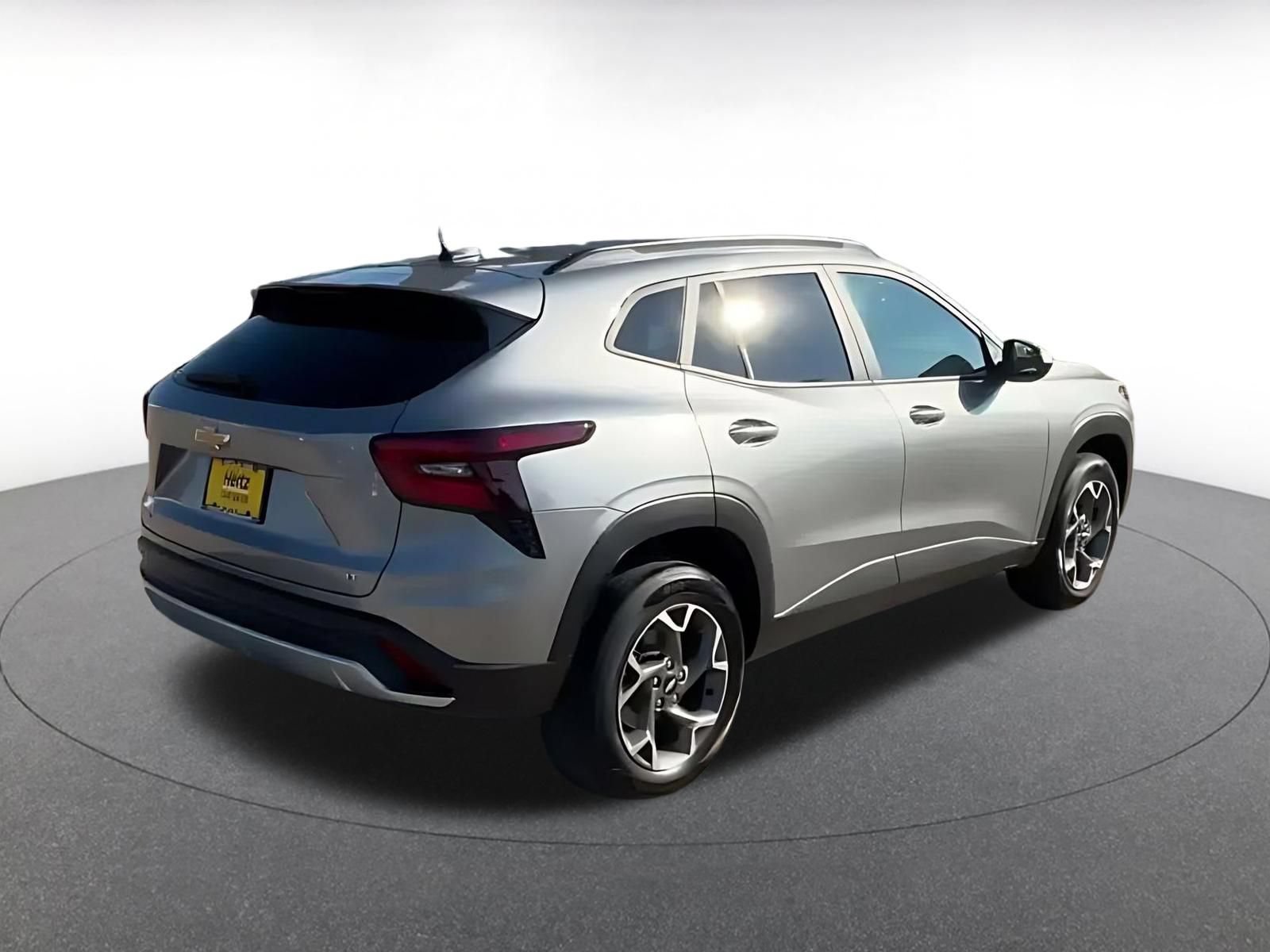 Used 2025 Chevrolet Trax LT FWD image 10