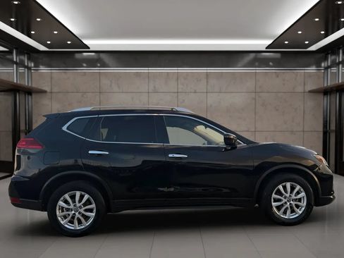 Used 2019 Nissan Rogue SV FWD image 16