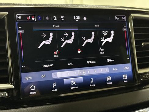 Used 2024 Chrysler Pacifica Touring-L FWD image 16