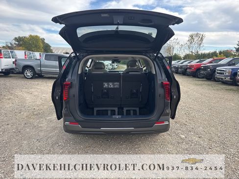 Used 2025 Kia Carnival SX Prestige image 33