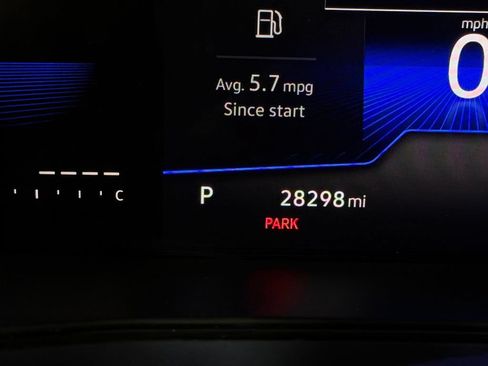 Used 2023 Volkswagen Taos SE w/ Panoramic Sunroof Package FWD image 16