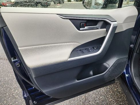 Used 2019 Toyota RAV4 XLE image 19