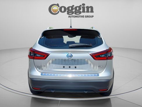 Used 2022 Nissan Rogue Sport SV w/ Technology Package FWD image 4