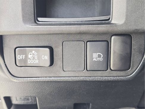 Used 2018 Toyota Tacoma SR w/ SR Convenience Package RWD image 16