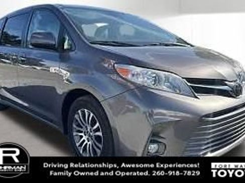 Used 2020 Toyota Sienna XLE FWD image 1