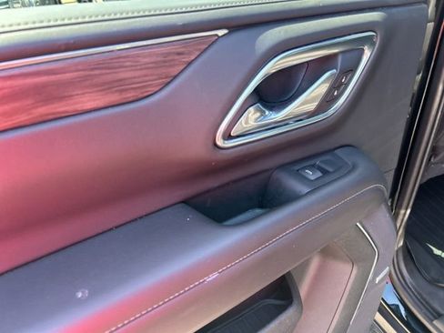 Used 2021 Chevrolet Tahoe Z71 w/ Luxury Package AWD/4WD image 20