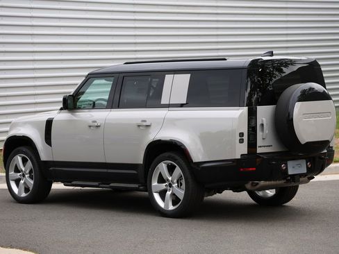 New 2026 Land Rover Defender 130 X-Dynamic SE AWD/4WD image 4