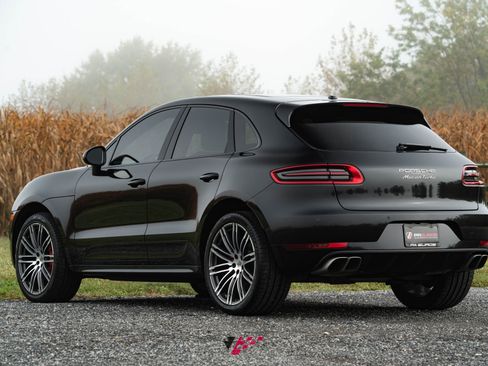 Used 2017 Porsche Macan Turbo image 3