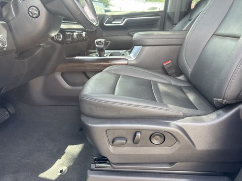 Used 2025 GMC Sierra 1500 SLT RWD image 8
