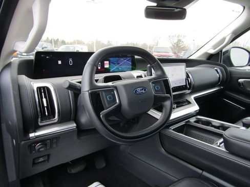 Certified 2025 Ford Expedition Platinum AWD/4WD image 19