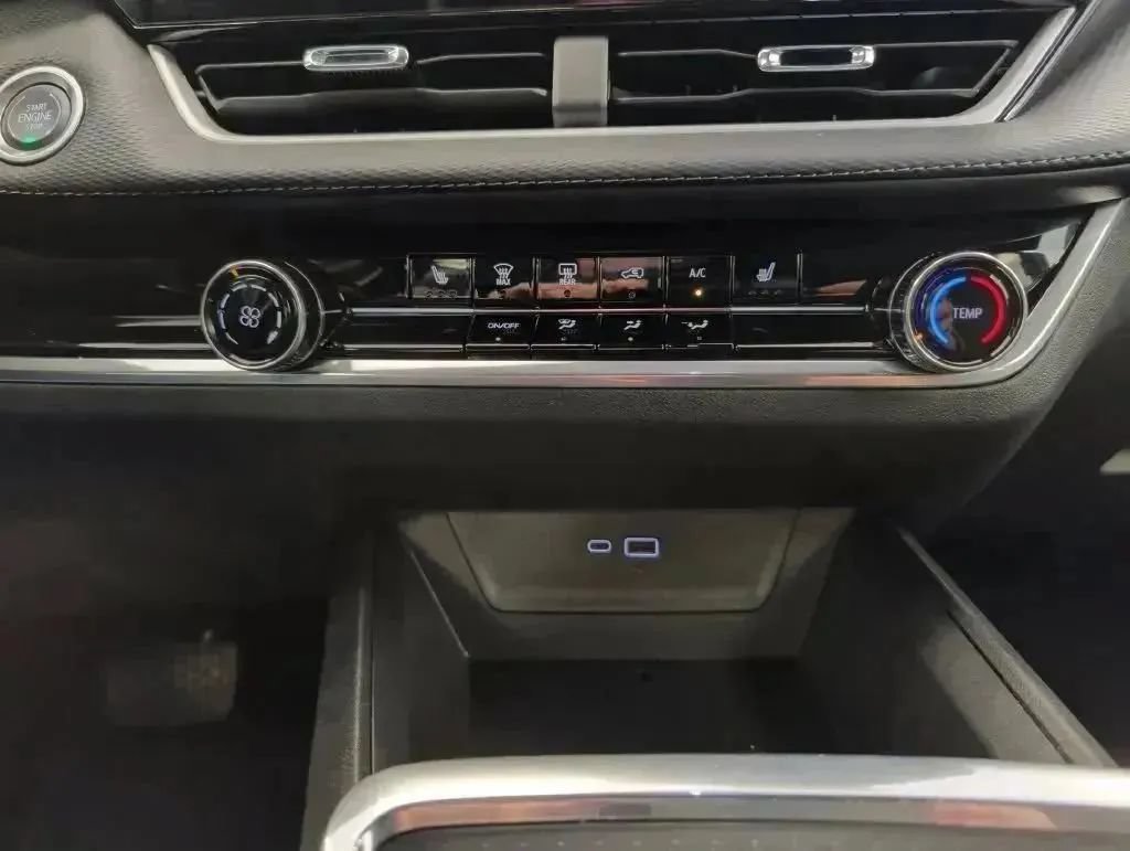 Used 2025 Chevrolet Equinox LT AWD/4WD image 91
