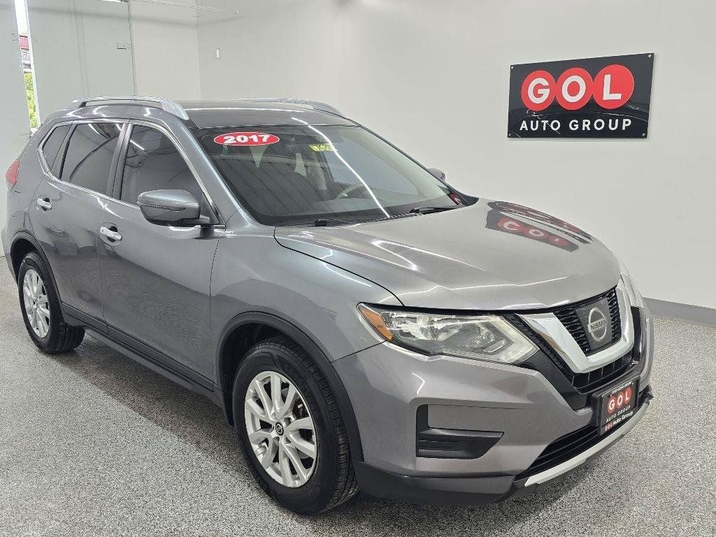Used 2017 Nissan Rogue SV FWD image 1