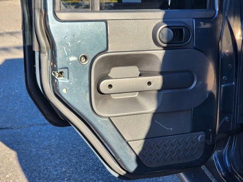 Used 2007 Jeep Wrangler Unlimited Sahara image 23