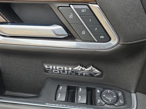 Used 2024 Chevrolet Silverado 1500 High Country w/ Technology Package image 28