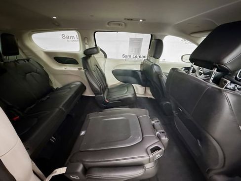 Used 2024 Chrysler Pacifica Touring-L FWD image 26