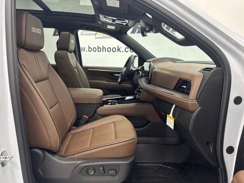 New 2026 Chevrolet Suburban High Country AWD/4WD image 36
