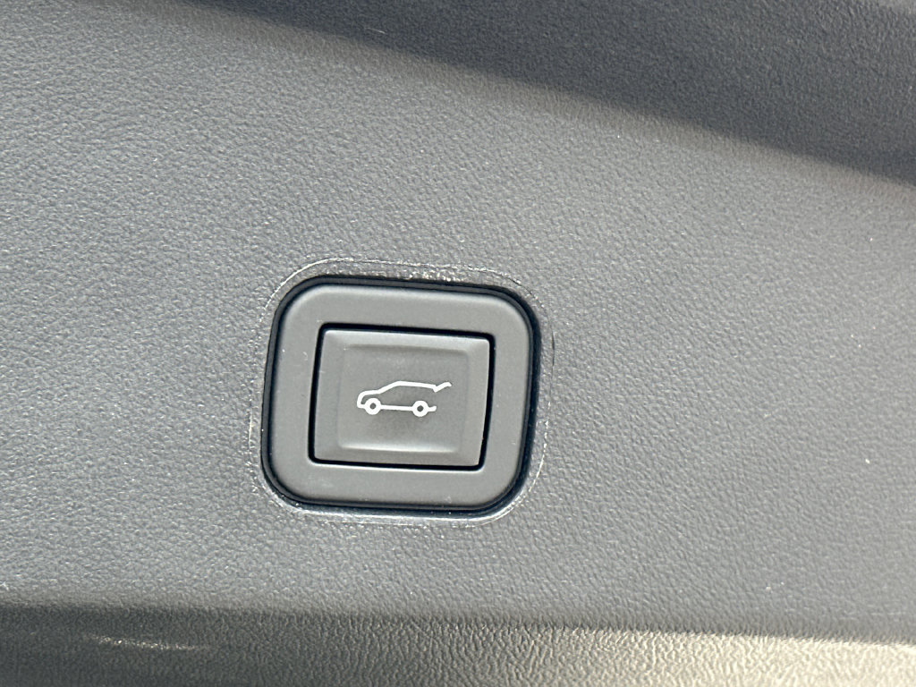 Used 2025 Cadillac Lyriq Luxury AWD/4WD image 19