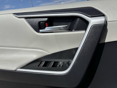 Used 2022 Toyota RAV4 XLE w/ Convenience Package FWD image 23