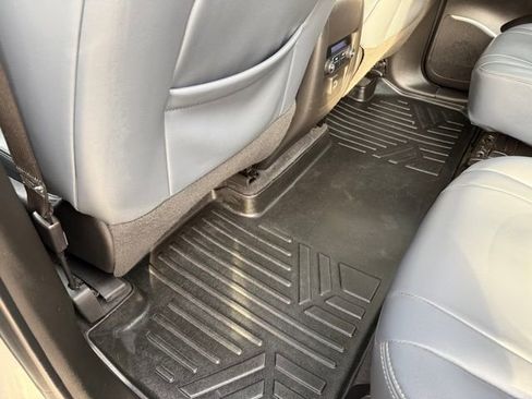 Used 2020 Buick Enclave Essence image 31