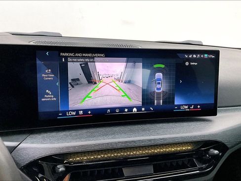 Used 2025 BMW 330i Sedan w/ M Sport Package image 28